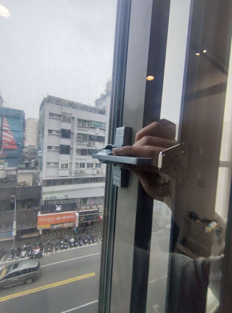 proimages/內層加裝隔音窗-外側窗可鎖(1).jpg